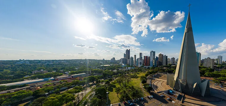 Skyline corporativo de Maringá — mercado de salas comerciais em expansão